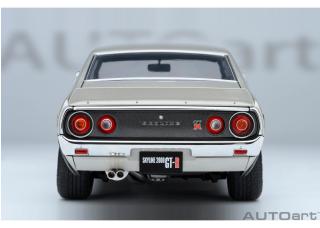 NISSAN SKYLINE 2000 GT-R (KPGC110) TUNED VERSION „CARBON BLACK BONNET“ silber AUTOart 1:18 Composite